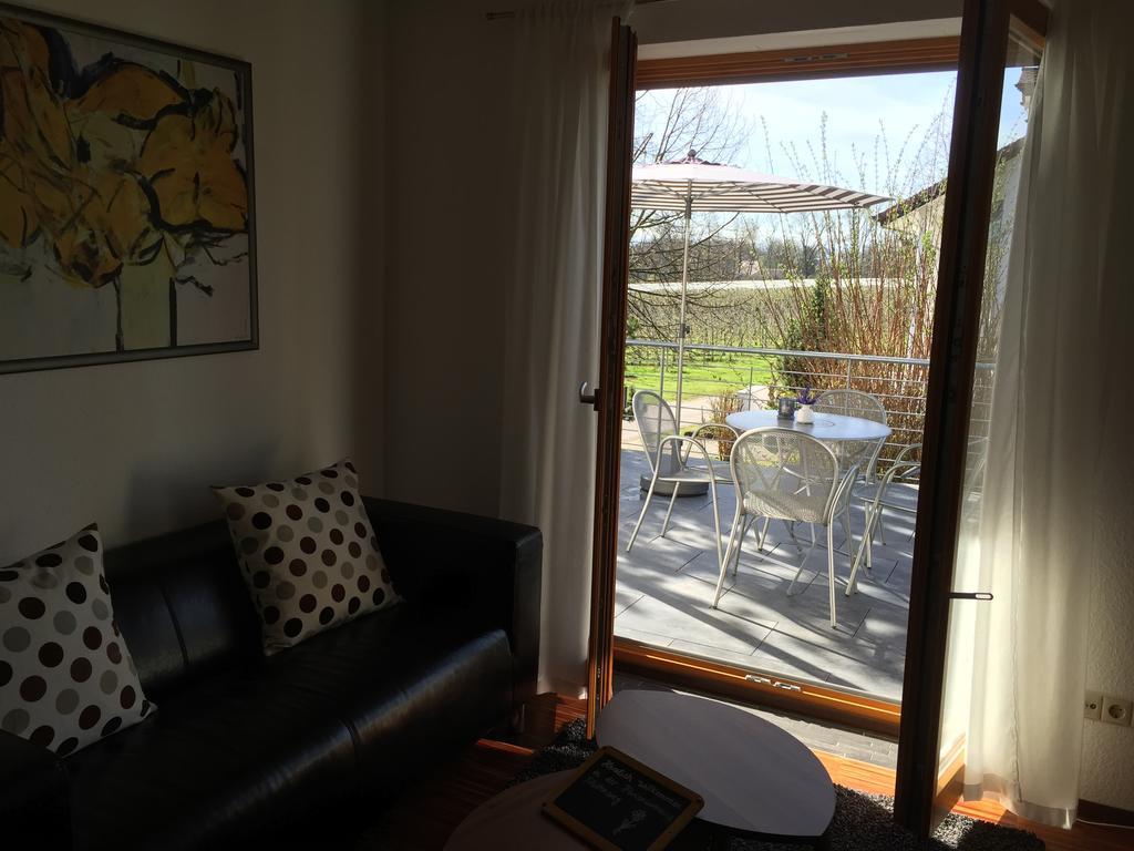Ferienwohnung Bluetenweg Kluftern フリードリヒスハーフェン 部屋 写真